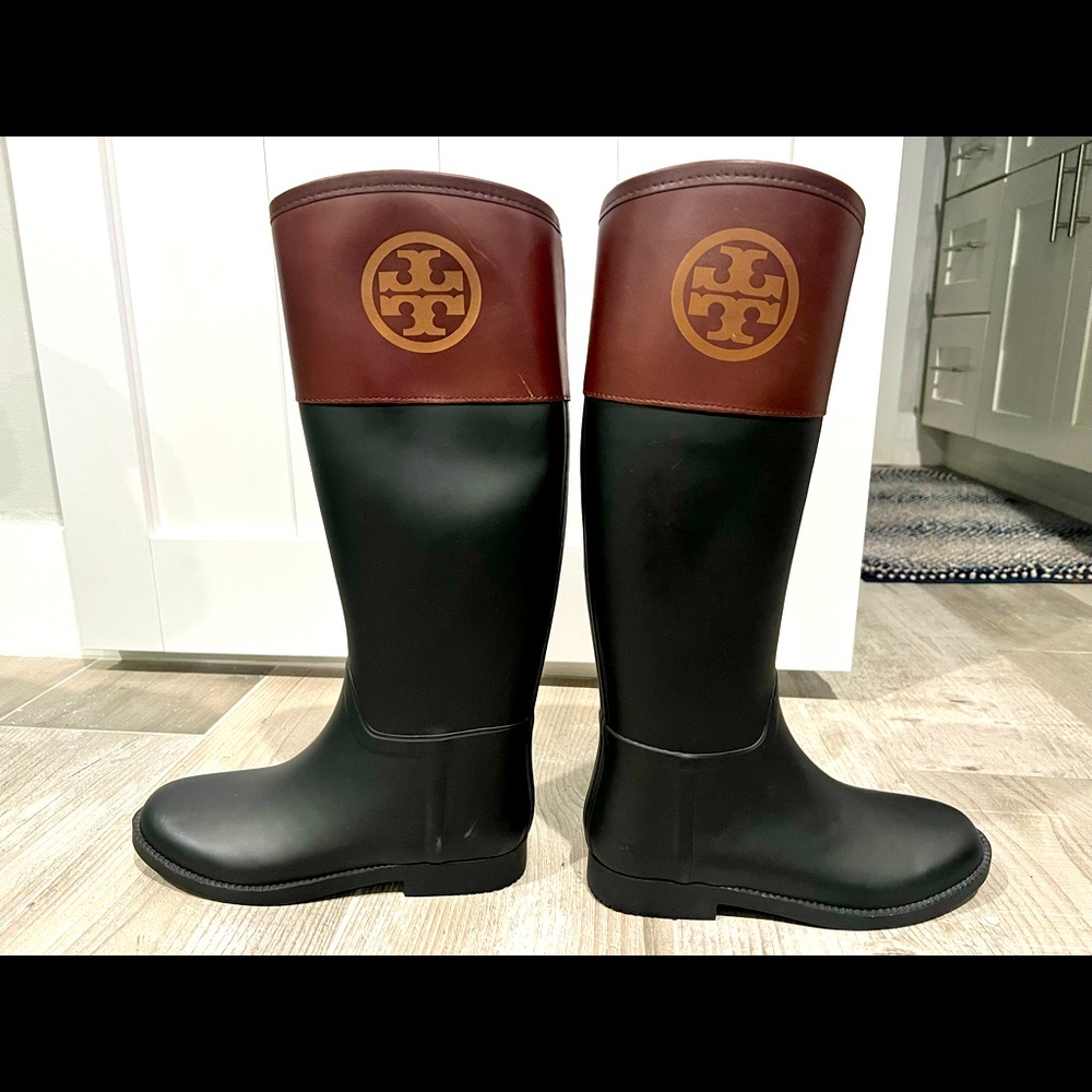 Size 8 Tory Burch riding rain boots brand new
